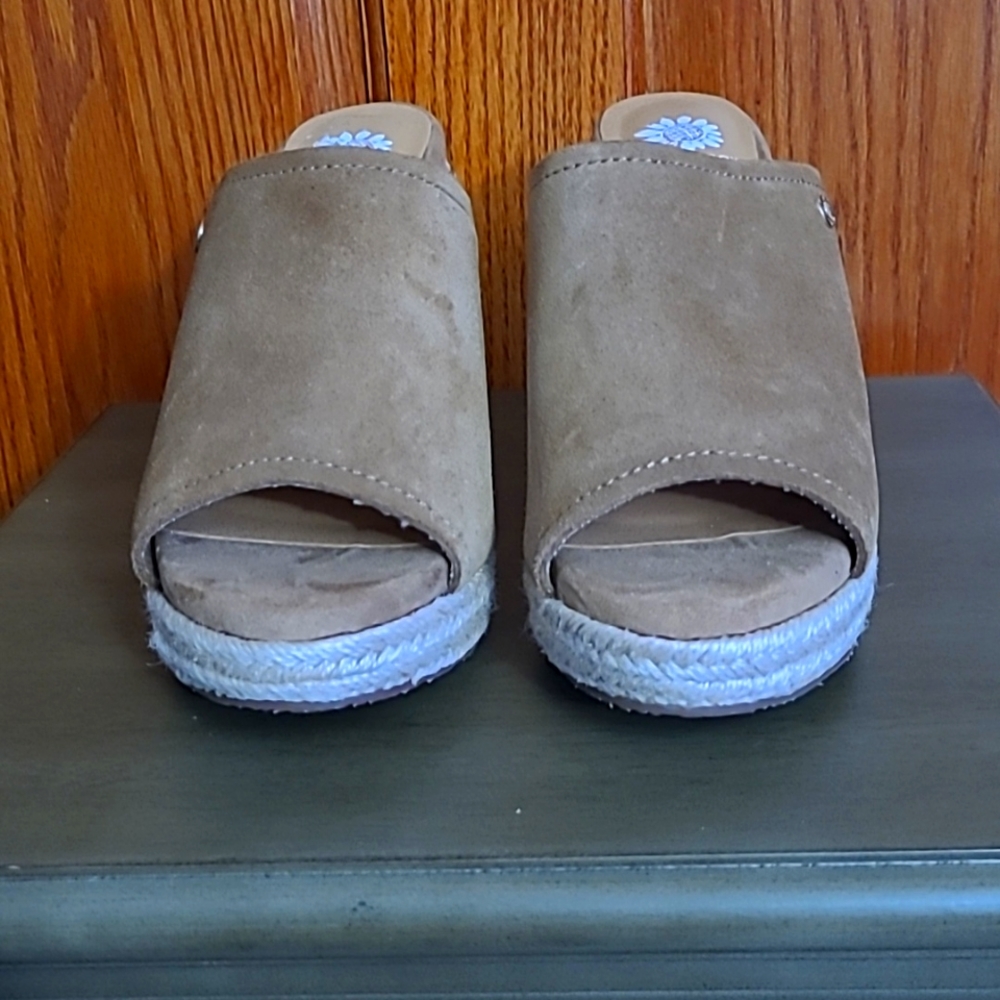 Yellow Box Ambur, slide-on, open-toe platform, espedrills size 8.5, tan brown